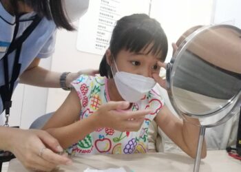 兒童視力不良且視差大信賴眼科案例多 醫籲少用3C產品還要注意寫字姿勢