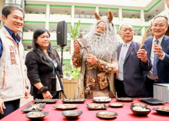 翁章梁化身神農氏  宣傳中藥本草文化節 