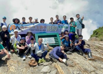 嘉義市樹立普特共融典範 師生組隊成功挑戰合歡山北峰