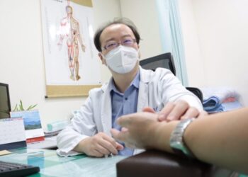 夏季悶熱頻抽筋影響生活 中醫師：小動作有助免吃藥即可改善