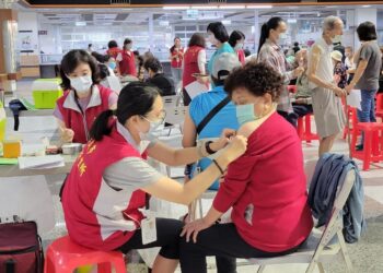 嘉市加開社區疫苗接種站 籲全民左流右新拿好禮