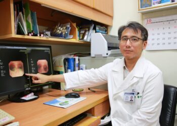 另類醫療版鏟子超人 花蓮慈院支氣管鏡替災民「清淤」