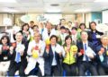 王惠美縣長關懷病童與家屬 為病鑾送上紅包、小提燈及可愛娃娃