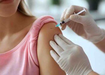 一鍵看懂｜「左流右新」同步開打！ 12類對象優先接種、公費疫苗全面改3價