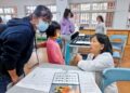 信賴眼科小學義診 發現問題挽救孩童