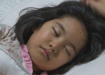 兒童睡覺為什麼會打呼？打鼾要開刀嗎？耳鼻喉科醫提「7關鍵」