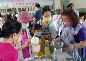 高市社教館推廣食在安心親子料理 內惟國小教做紅豆西谷米水晶糕