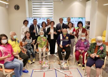 秀傳第八家日照中心「大城秀和苑」開幕 百歲阿公與縣長PK龍舟賽 活力十足