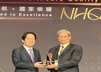 秀傳醫療陳進堂名譽院長 獲2025年國際健康識能最高榮譽