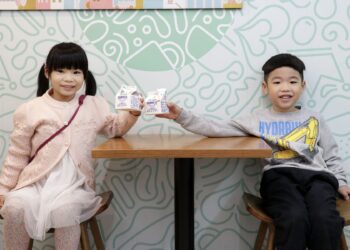 開學日小確幸！新北「鮮奶幸福週」2/23 起跑　2-12 歲童憑卡每週免費領乳品