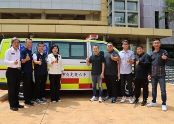 造福鄉里 江冠葆等5人合資捐贈雲林縣消防局救護車1部