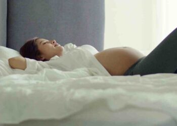 面對懷孕、產後的「失眠風暴」 前、中、後這樣做找回「健康身心」的媽咪