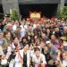 影音/大甲媽停轎宏仁醫院 白袍醫扛轎祈福 醫護為信眾包紮傷口
