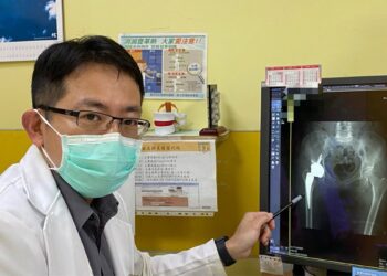 旅加患者髖關節退化多年被誤診 員榮醫師妙手解決20年困擾