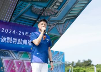 國際扶輪3523地區淨灘首敲 總監曾國峰 親手服務落實環境永續ESG