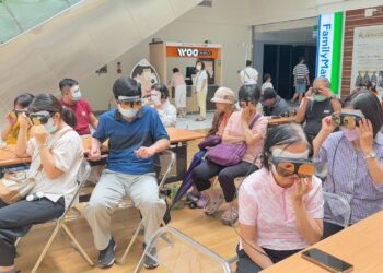 「從心開始，走進你的視界」 陽交大附醫引進VR設備體驗失智症者的困境