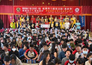 嘉義市文雅國小攜手嘉義獅子會推動視力保健　師生齊心種下希望鬱金香